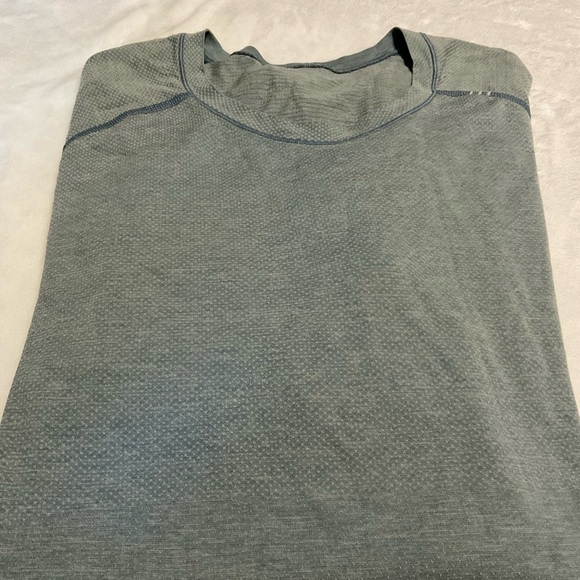 Men's Lululemon Metal Vent Tech Short Sleeve Gray Shirt - Picture 11 of 11